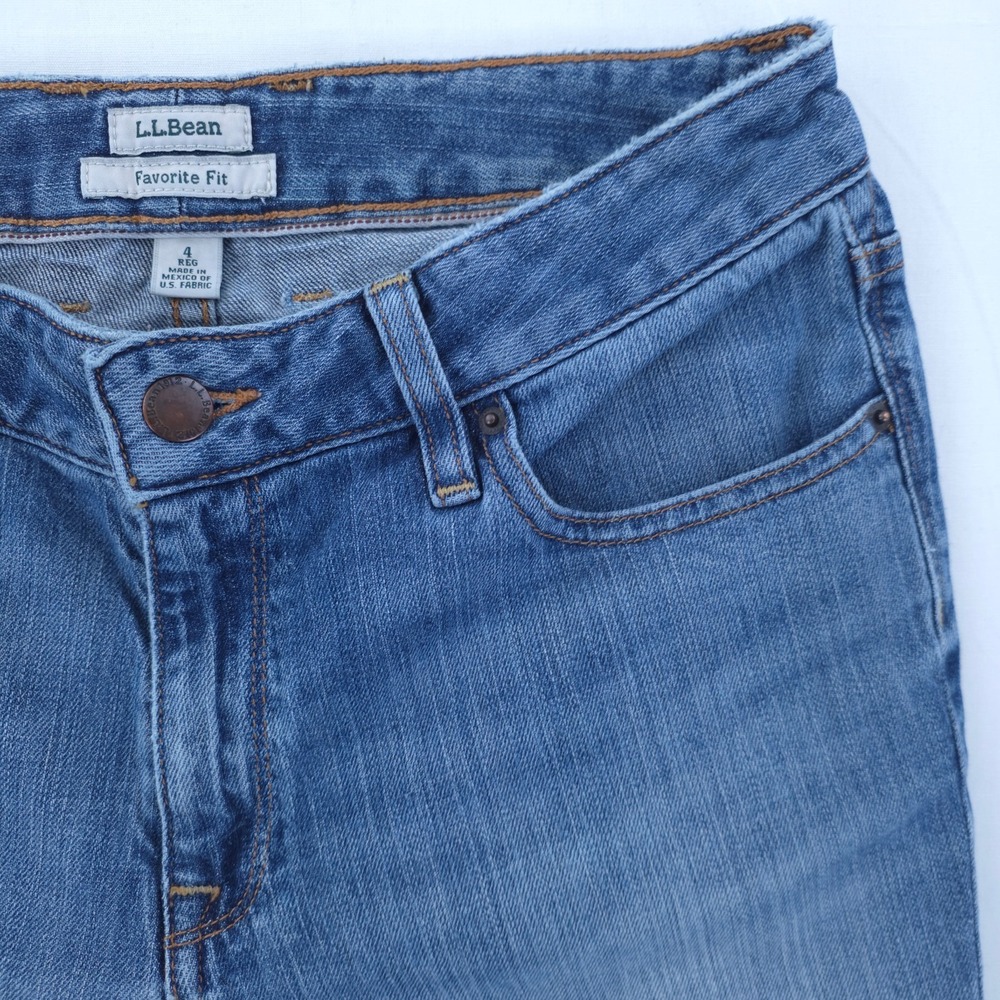 L.L.Bean Womens Jeans Favorite Fit Size 4 Regular Medium Wash Blue Straight Leg